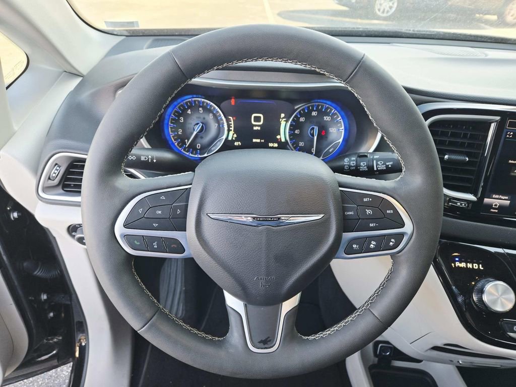 Used 2024 Chrysler Pacifica Touring-L image 20