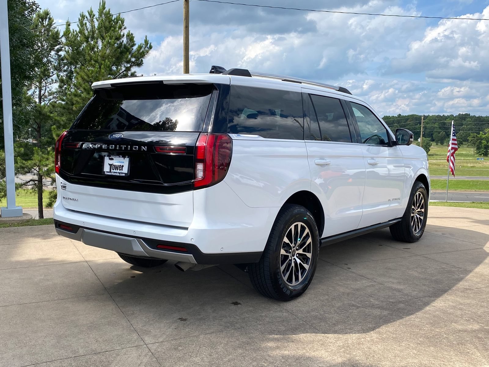 Used 2025 Ford Expedition Platinum AWD/4WD image 6
