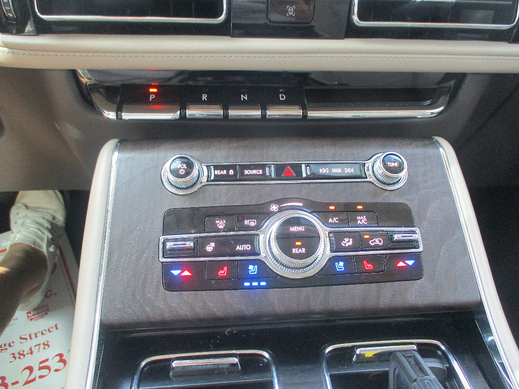 Used 2023 Lincoln Aviator Reserve w/ Elements Package Plus AWD/4WD image 10