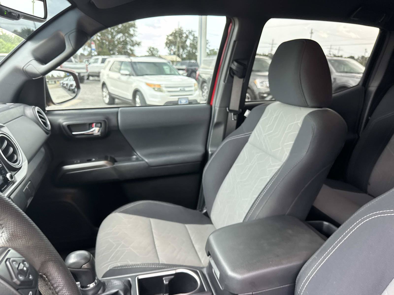 Used 2021 Toyota Tacoma TRD Off-Road w/ Technology Package AWD/4WD image 15
