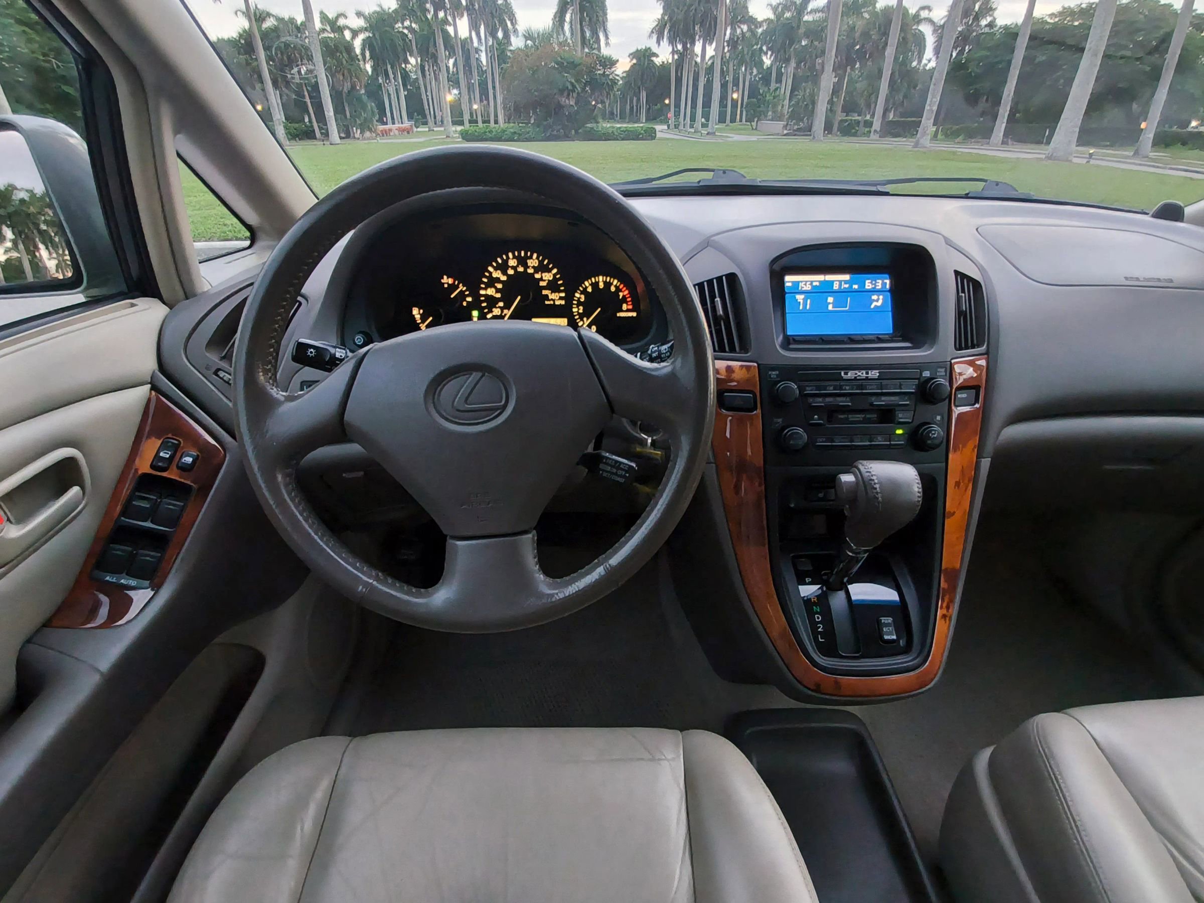 Used 2000 Lexus RX 300 4WD w/ Premium Pkg image 14