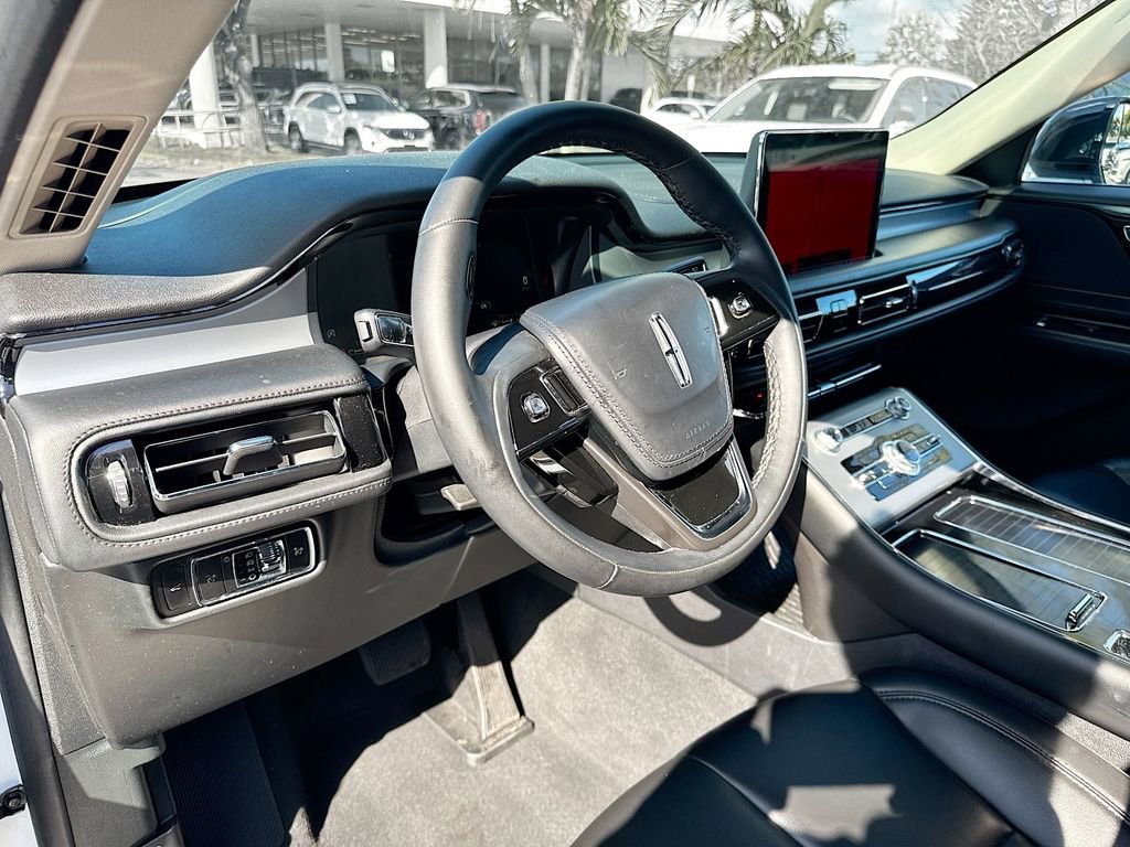 Used 2023 Lincoln Aviator 2WD image 10