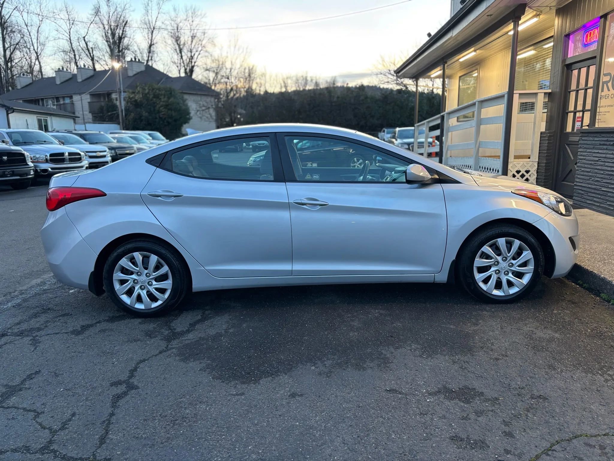 Used 2012 Hyundai Elantra GLS image 5