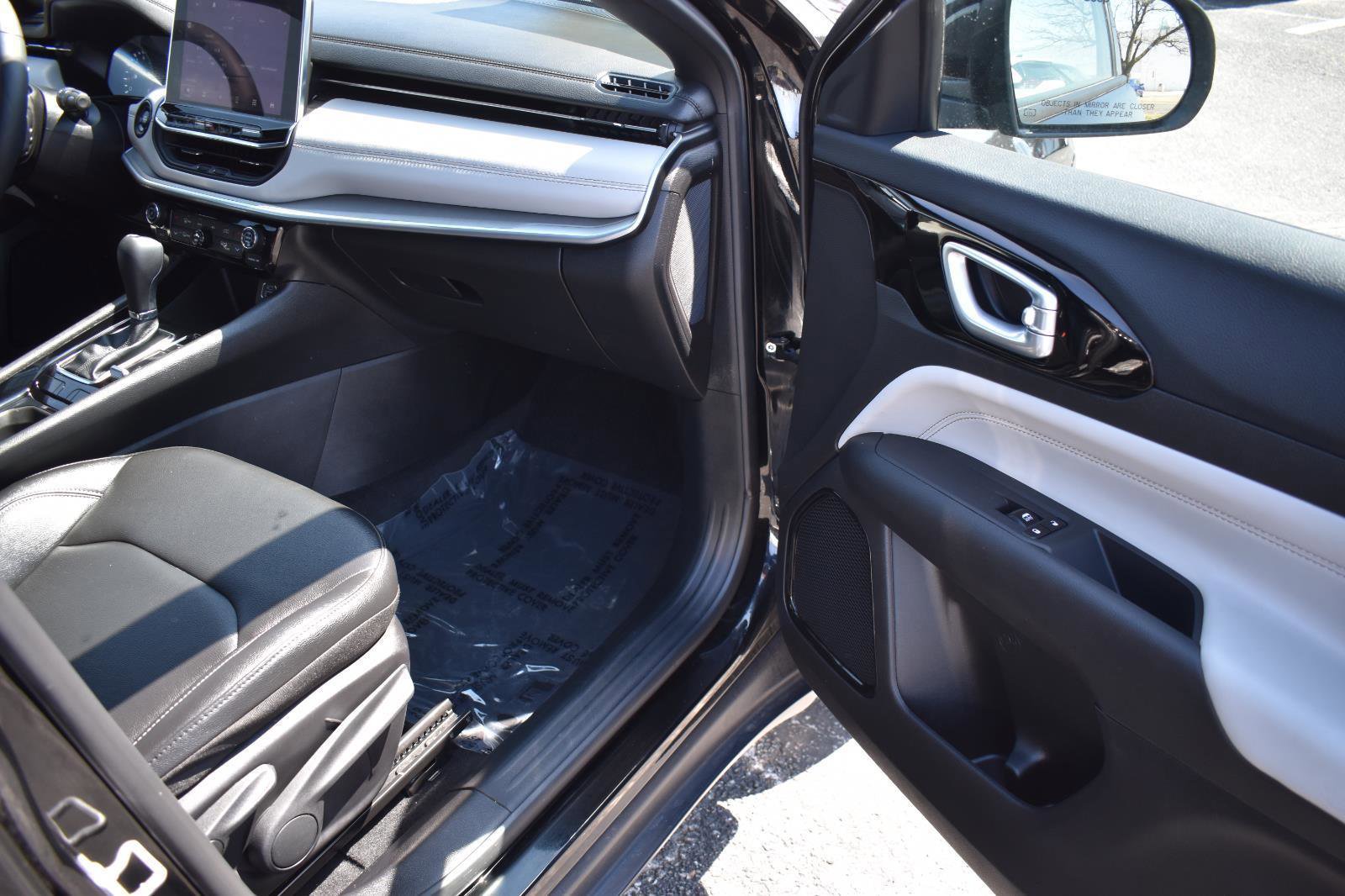 Used 2025 Jeep Compass Limited image 15