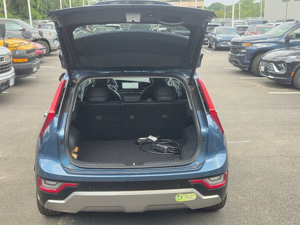 Used 2023 Kia Niro SX Touring FWD image 32