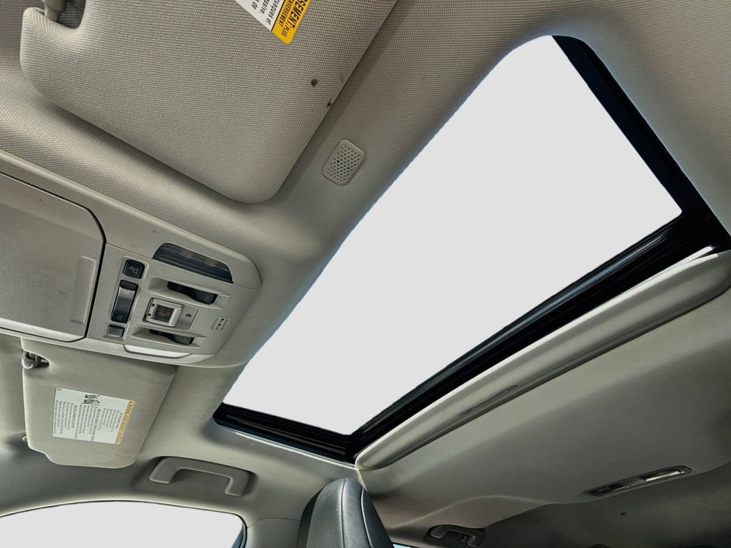 Used 2022 Toyota Highlander XLE AWD/4WD image 23