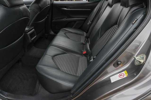 Used 2018 Toyota Camry SE FWD image 26