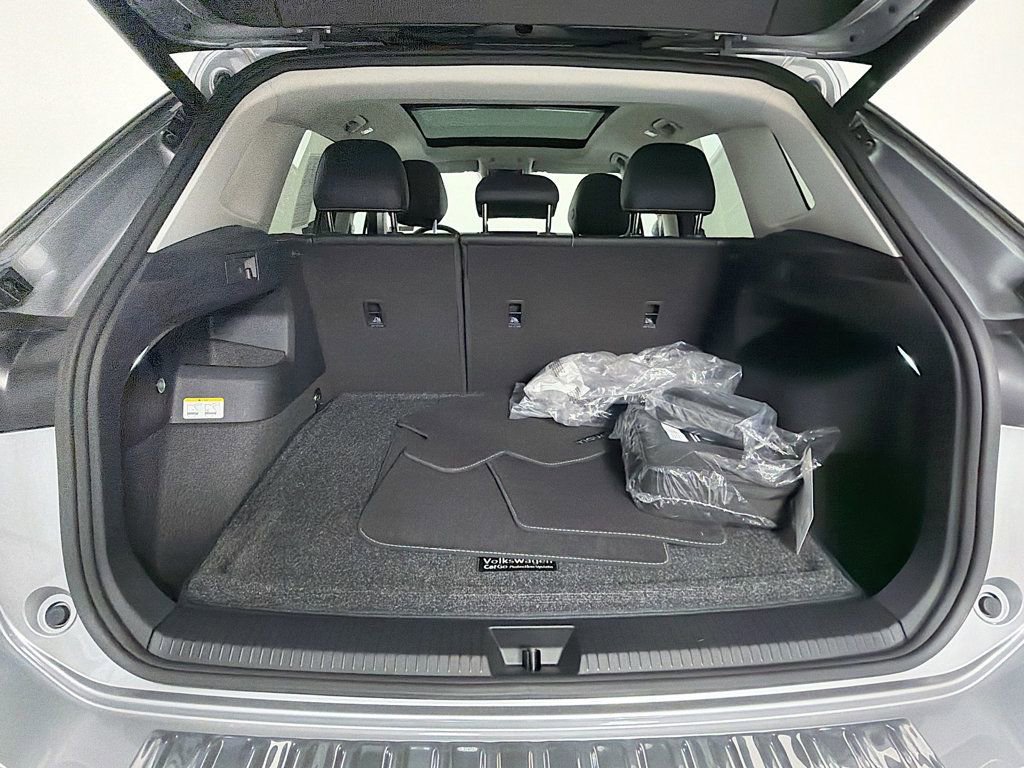 Used 2025 Volkswagen Tiguan SE image 28