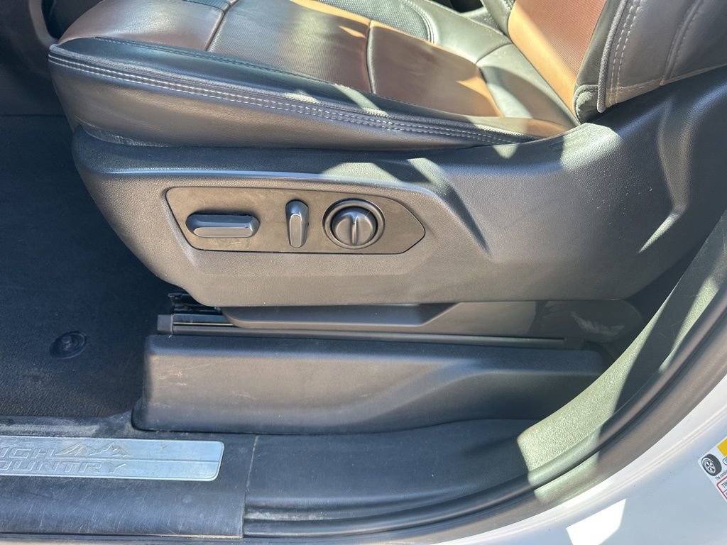 Used 2022 Chevrolet Silverado 3500 High Country w/ Technology Package image 12