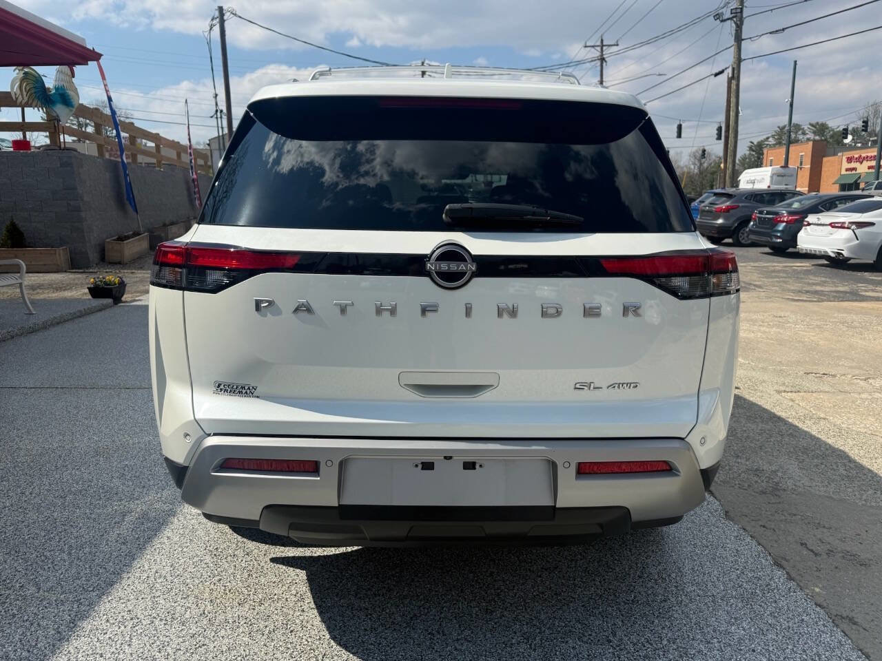 Used 2023 Nissan Pathfinder SL image 9