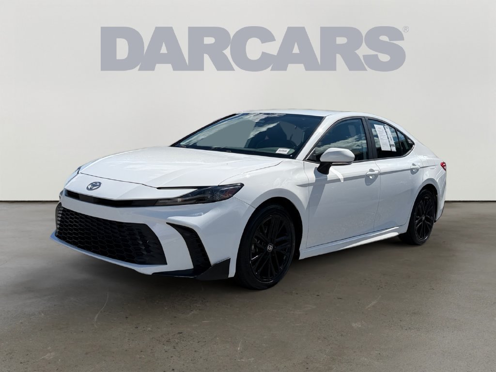 Used 2025 Toyota Camry SE FWD image 3