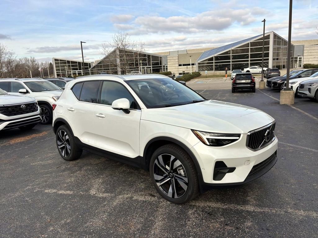 Certified 2025 Volvo XC40 B5 Plus w/ Protection Package Premier