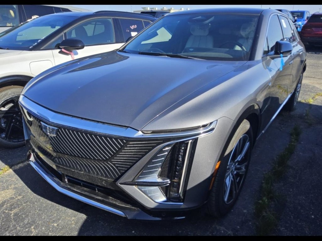 Used 2023 Cadillac Lyriq 2WD image 3