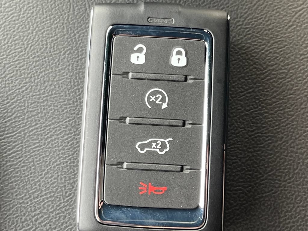 New 2025 Jeep Grand Cherokee Laredo X w/ Luxury Tech Group I AWD/4WD image 21