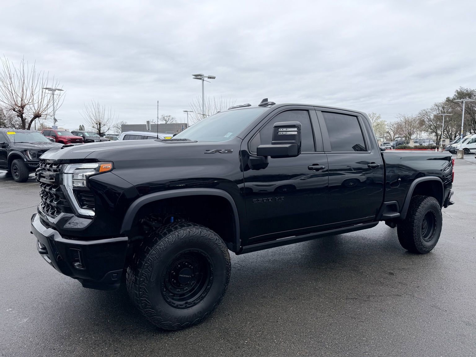 Used 2024 Chevrolet Silverado 2500 ZR2 w/ Technology Package image 2