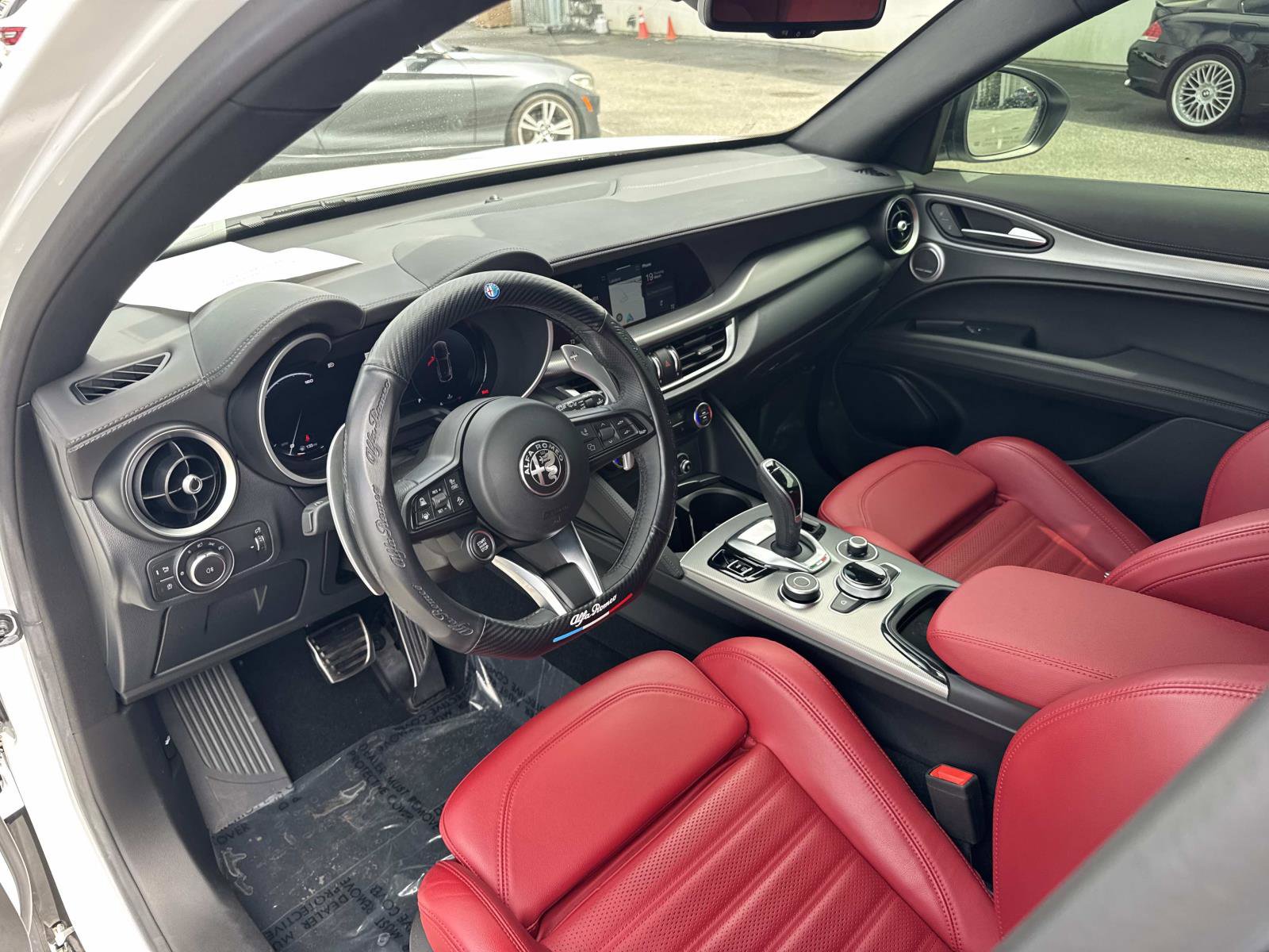 Used 2024 Alfa Romeo Stelvio Veloce image 31