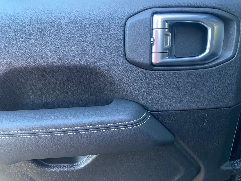 Used 2022 Jeep Wrangler Unlimited Sahara w/ Cold Weather Group image 17