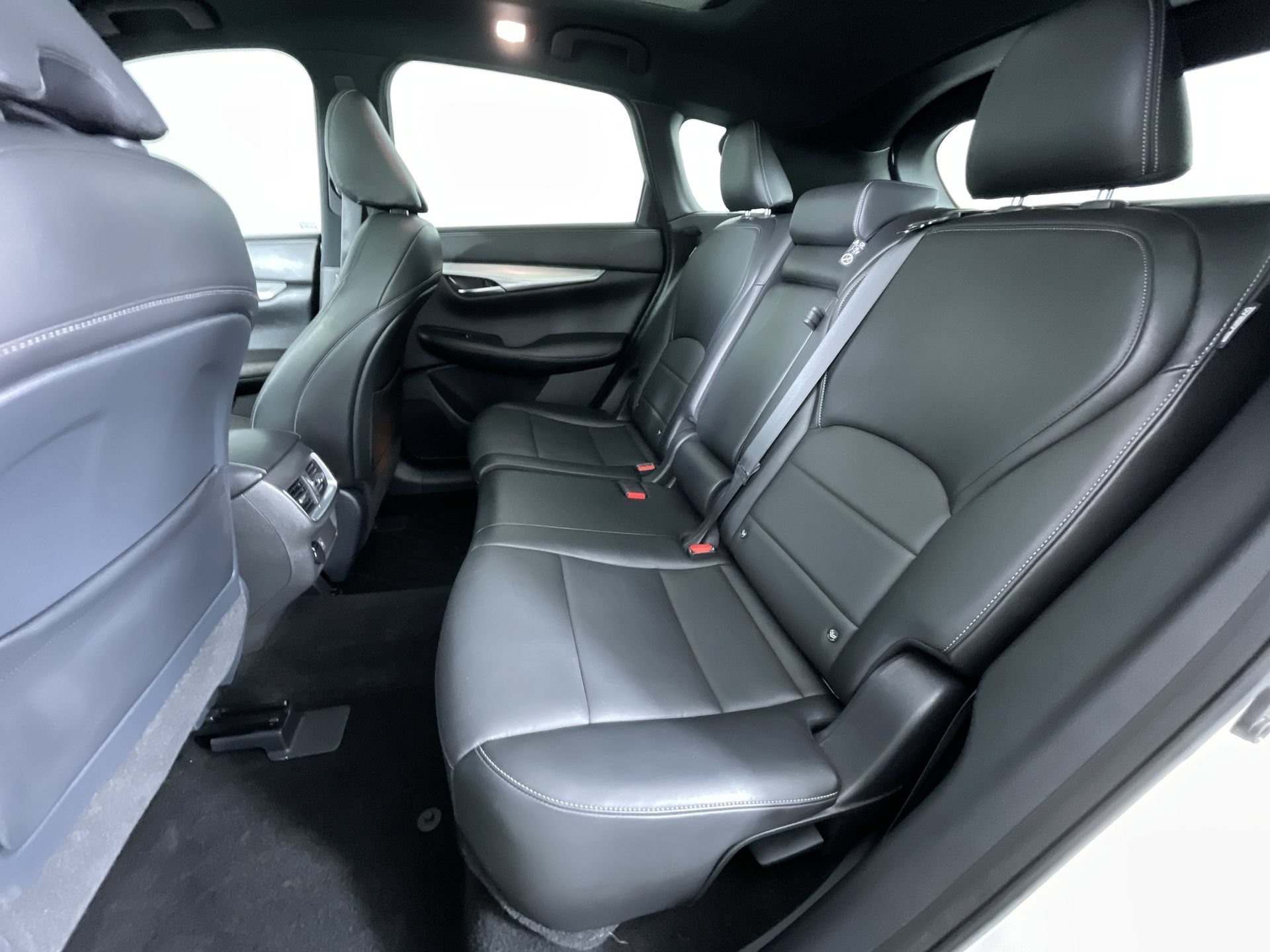 Used 2021 INFINITI QX50 Luxe w/ Appearance Package AWD/4WD image 22