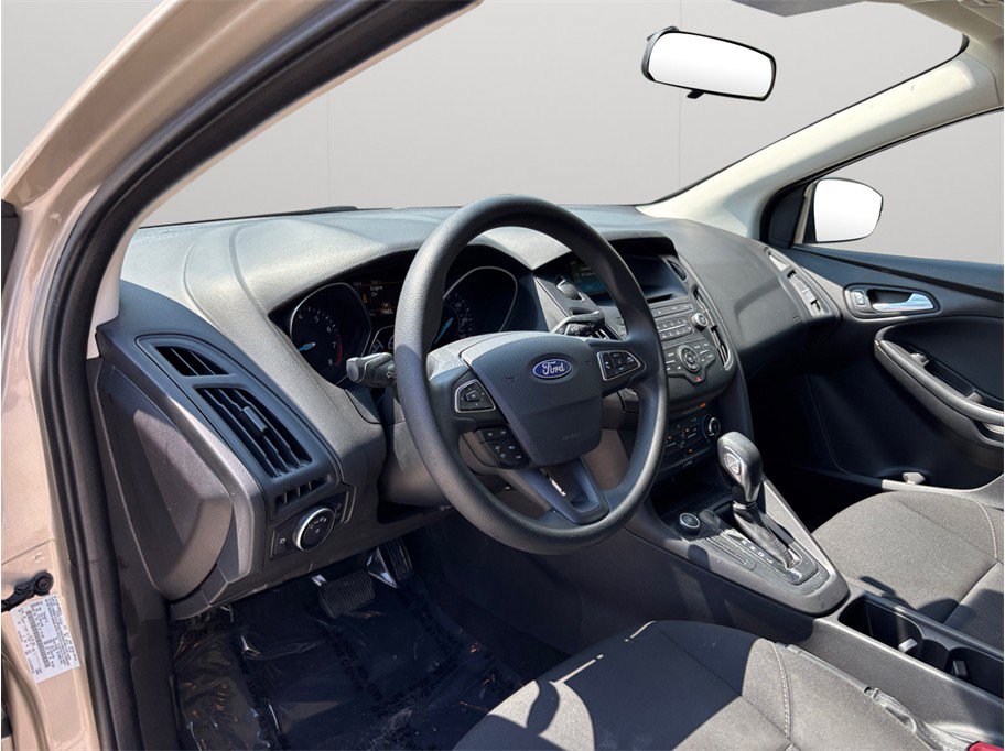 Used 2017 Ford Focus SE FWD image 6