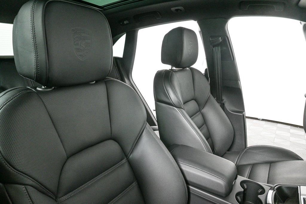 Certified 2025 Porsche Macan image 23