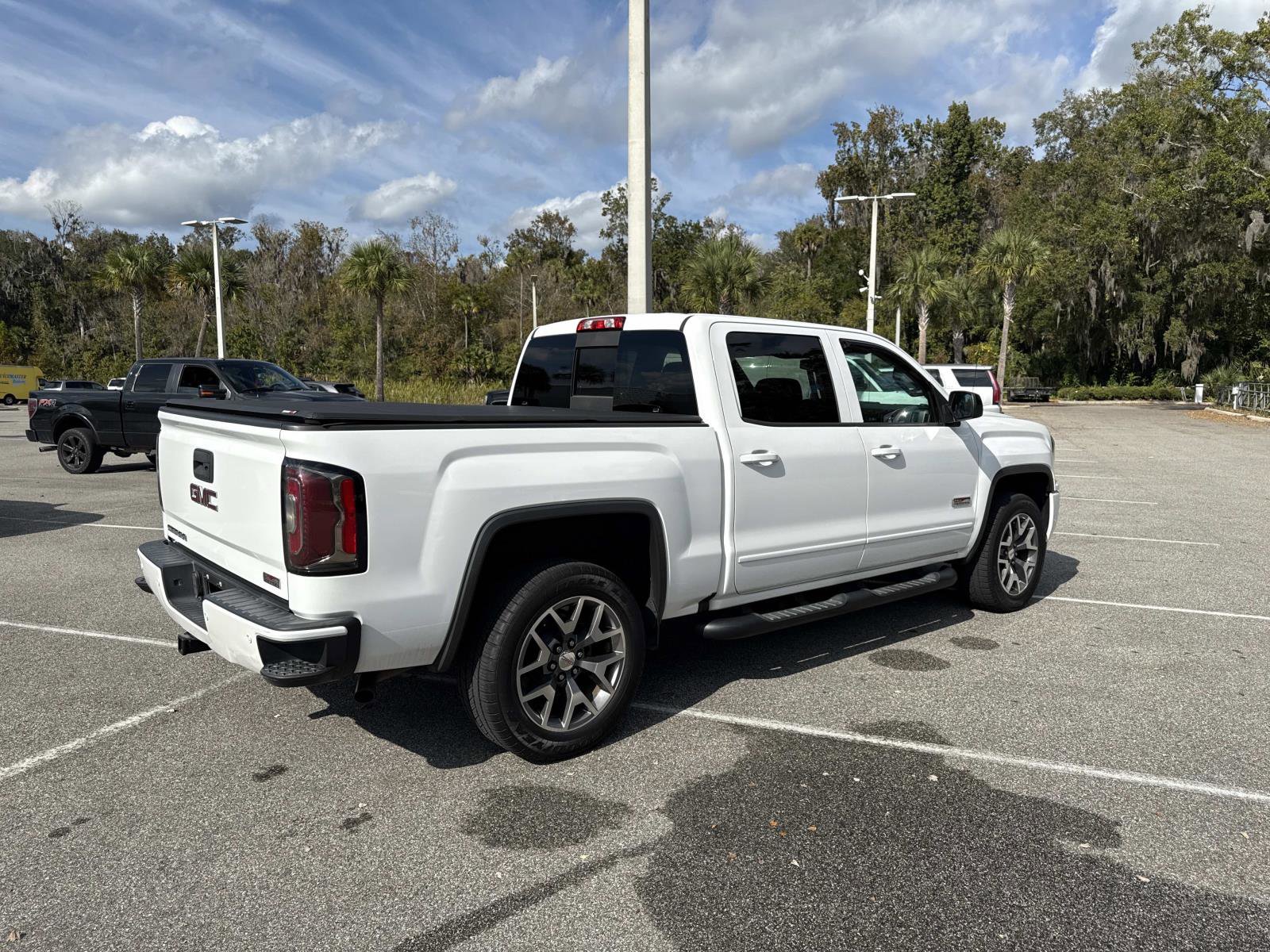 Used 2017 GMC Sierra 1500 SLT image 3