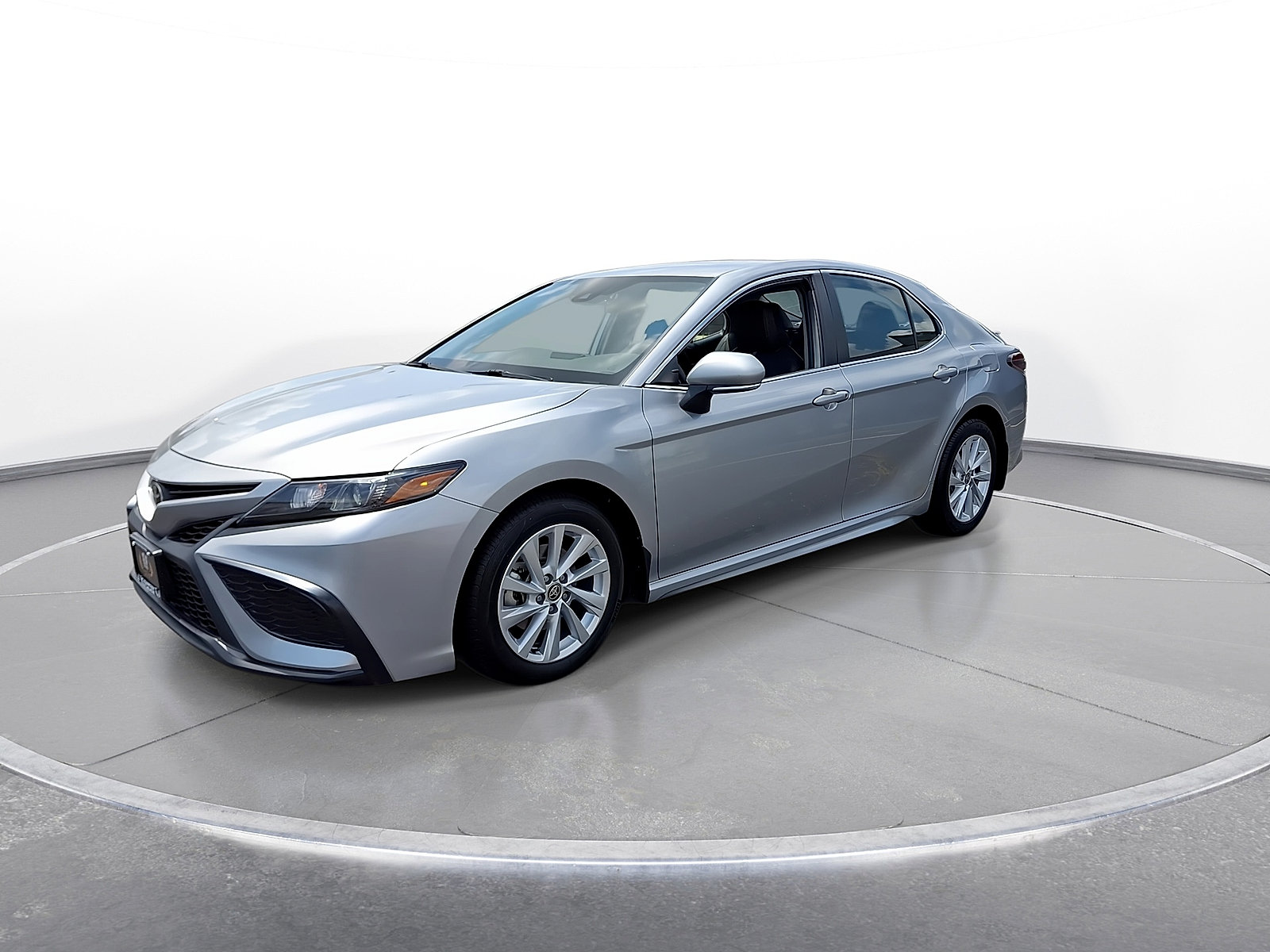 Used 2024 Toyota Camry SE FWD image 4
