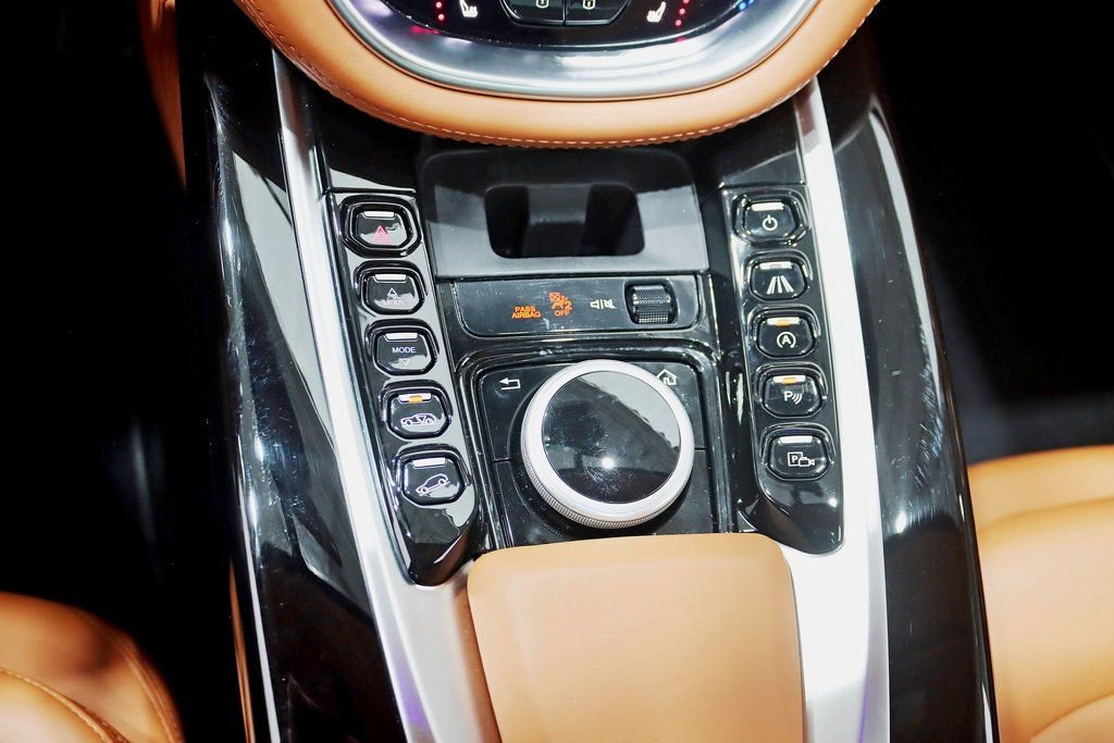 Used 2023 Aston Martin DBX image 30