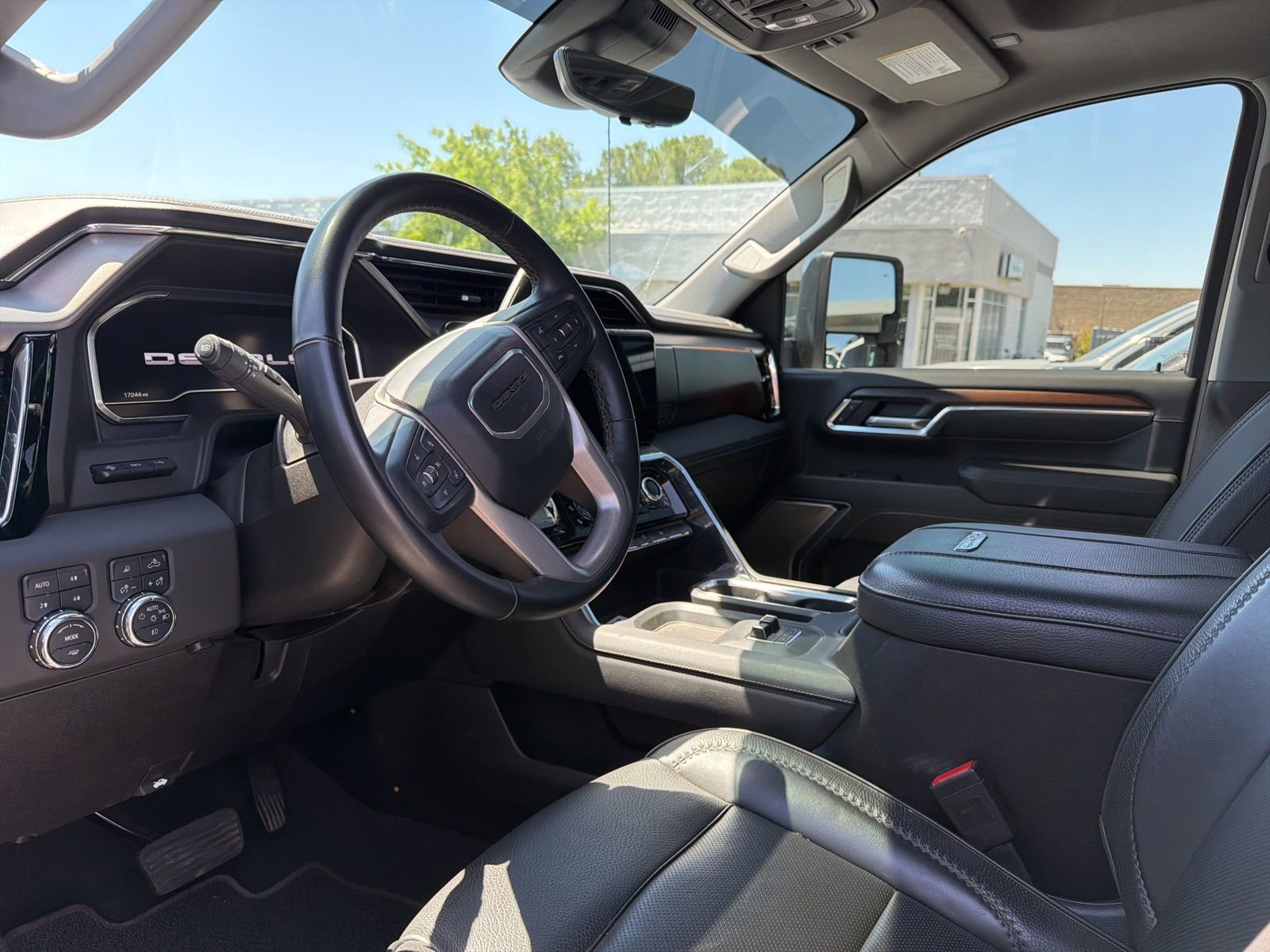 Used 2025 GMC Sierra 3500 Denali w/ Denali Reserve Package AWD/4WD image 3