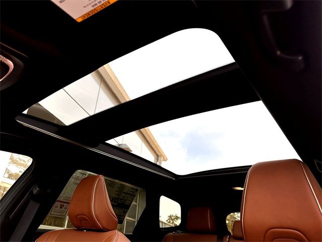 New 2025 Toyota Crown Signia image 17