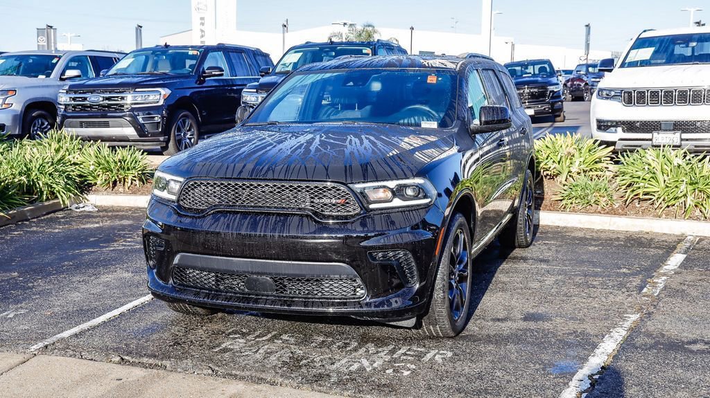 Certified 2024 Dodge Durango SXT w/ SXT Blacktop Group image 4