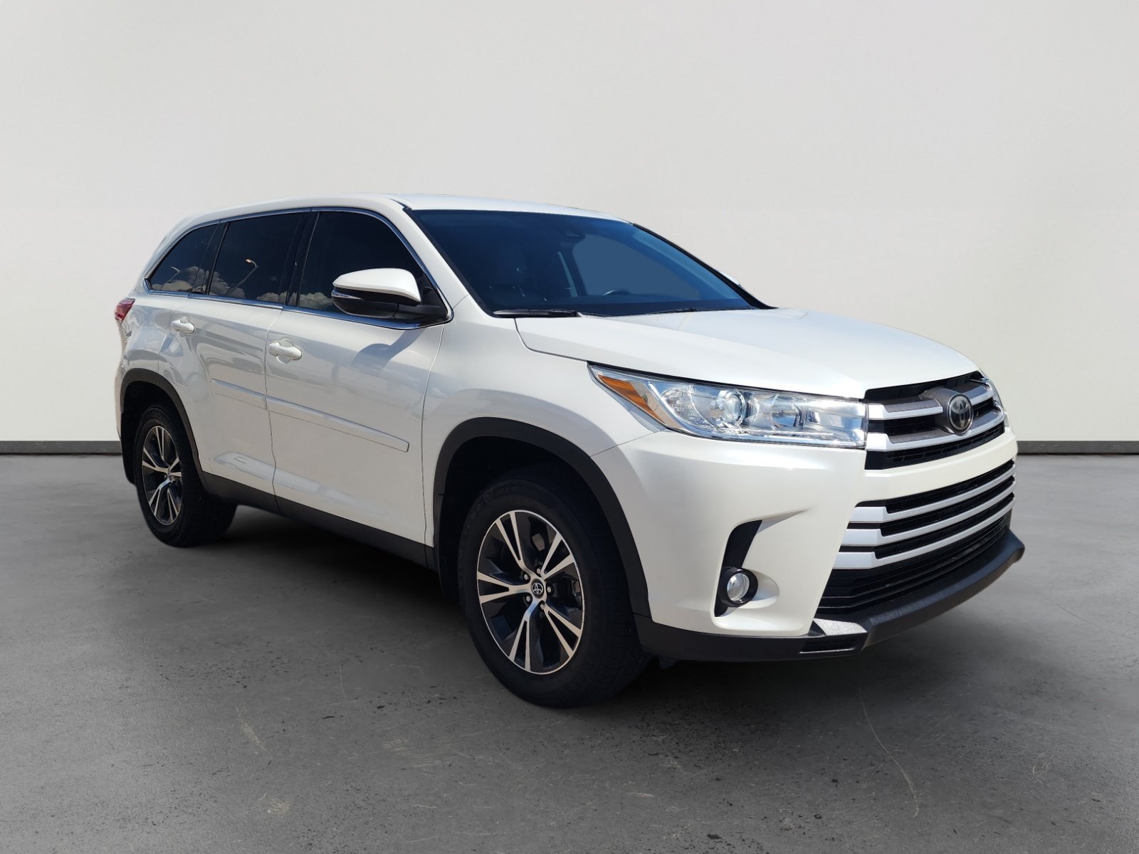 Used 2019 Toyota Highlander Plus AWD/4WD image 7