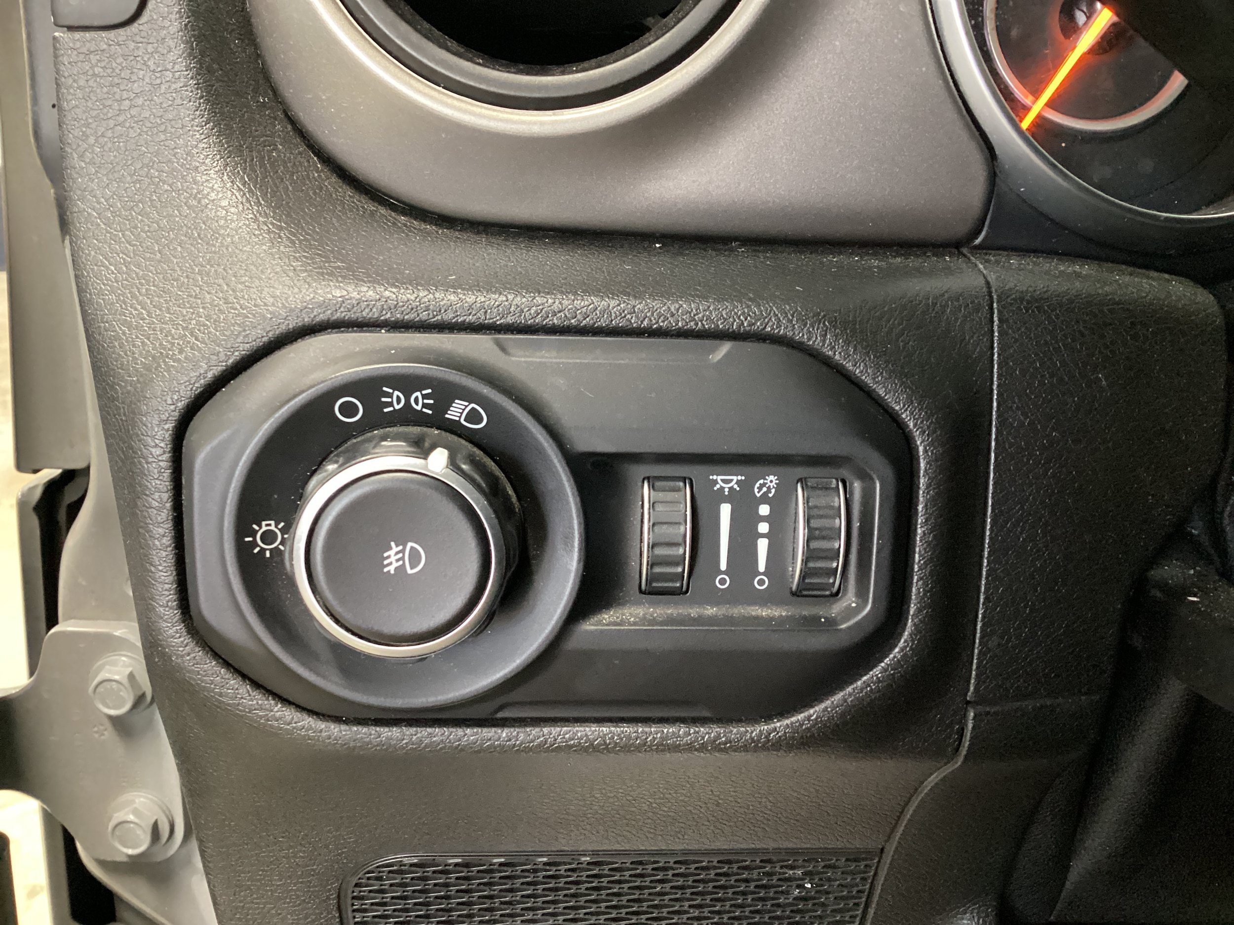 Used 2018 Jeep Wrangler Unlimited Sport AWD/4WD image 15