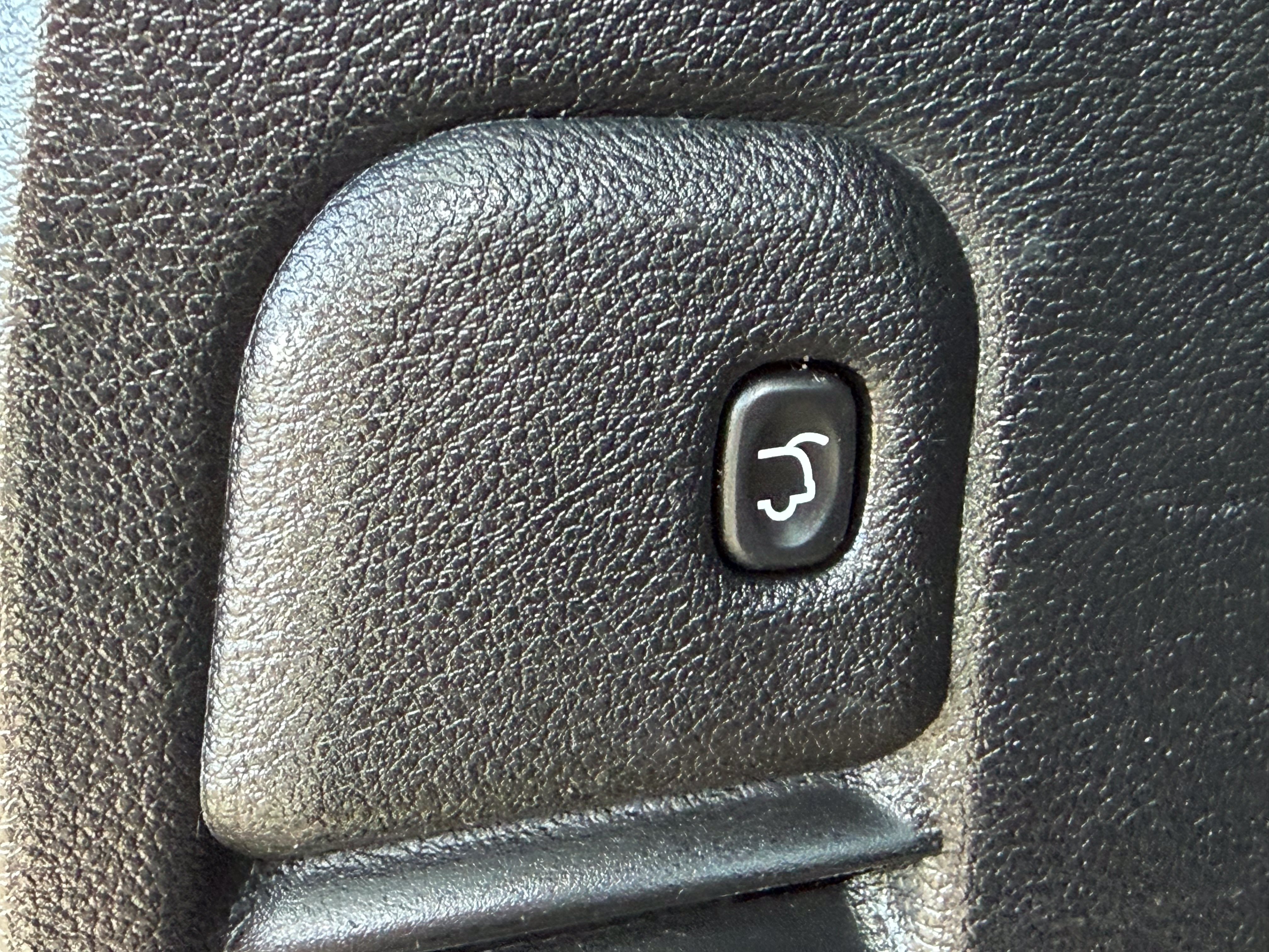 Used 2018 Jeep Grand Cherokee Altitude AWD/4WD image 11