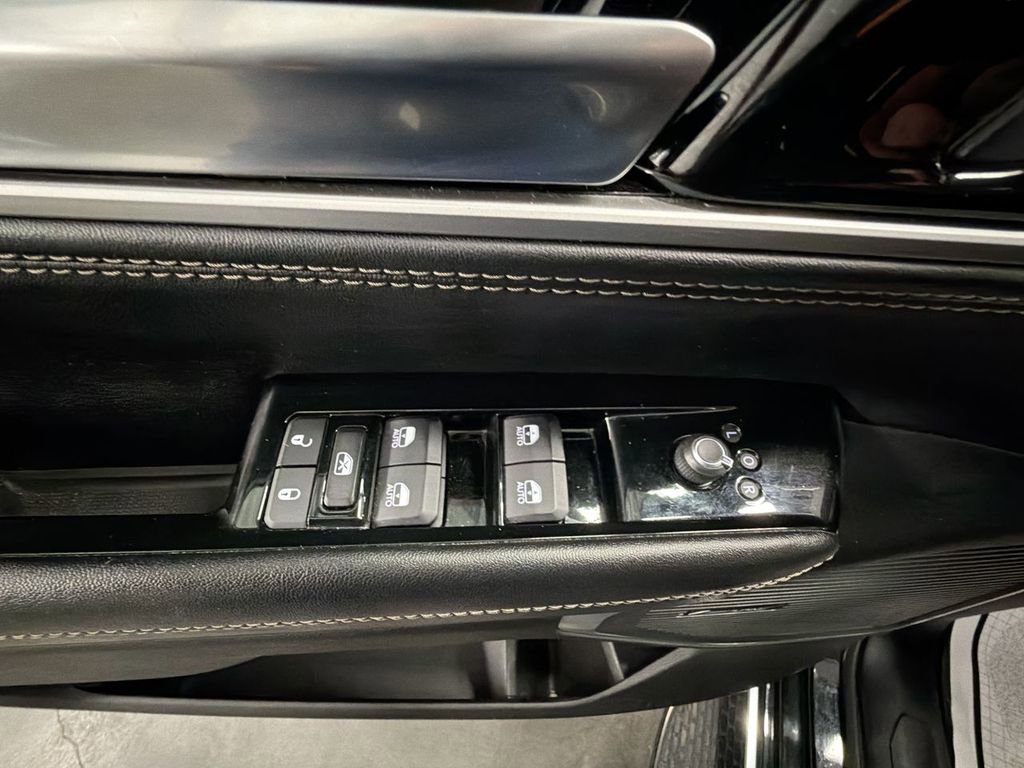 Used 2024 Jeep Wagoneer L Series II image 23