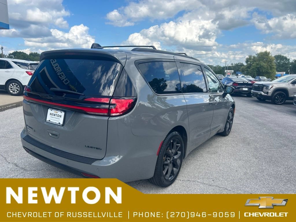 Used 2025 Chrysler Pacifica Limited FWD image 43