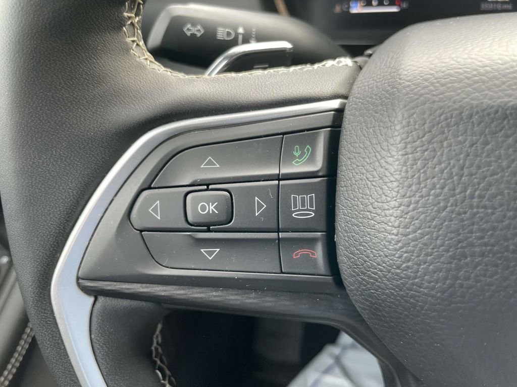 Certified 2025 Jeep Grand Cherokee Altitude image 31