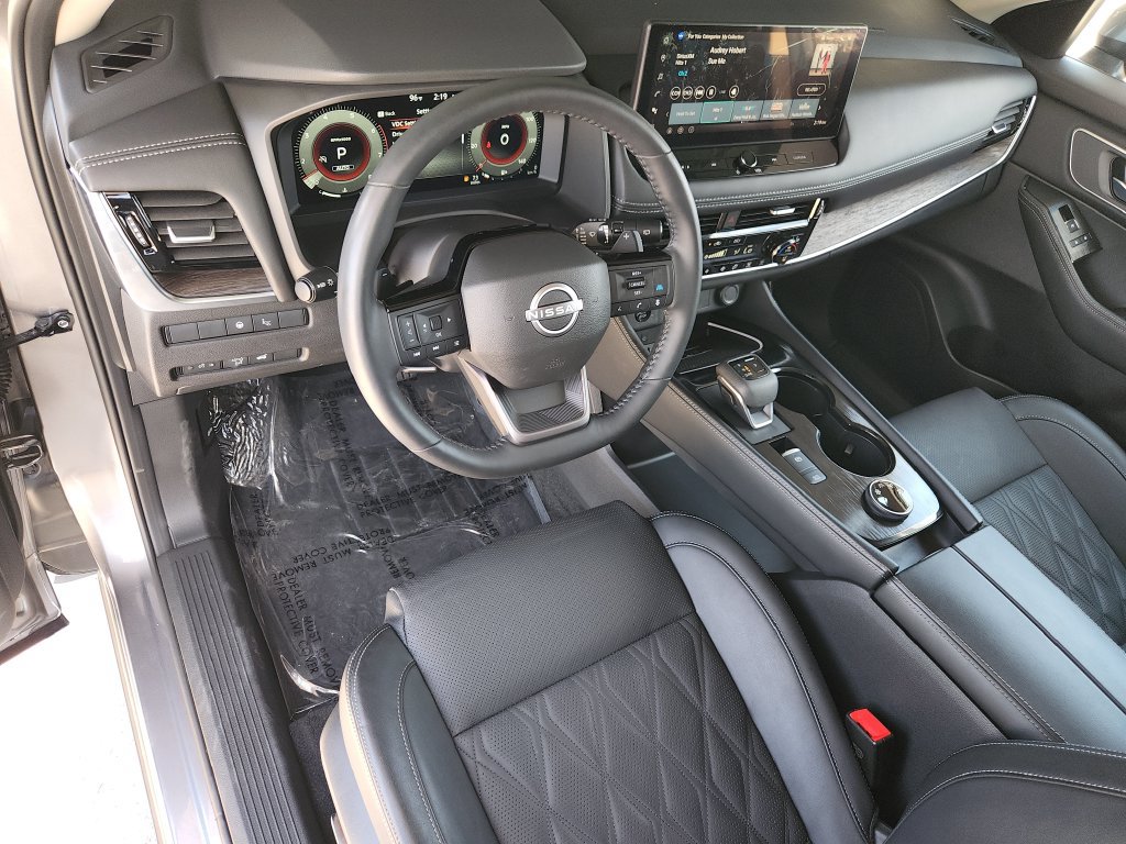 Used 2026 Nissan Rogue Platinum w/ Platinum Premium Package AWD/4WD image 12