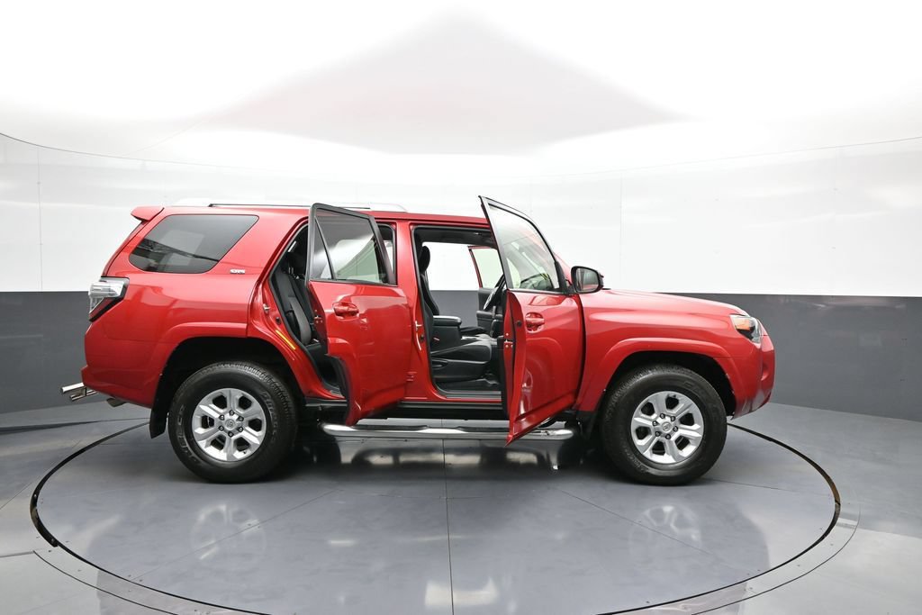 Used 2016 Toyota 4Runner SR5 AWD/4WD image 40