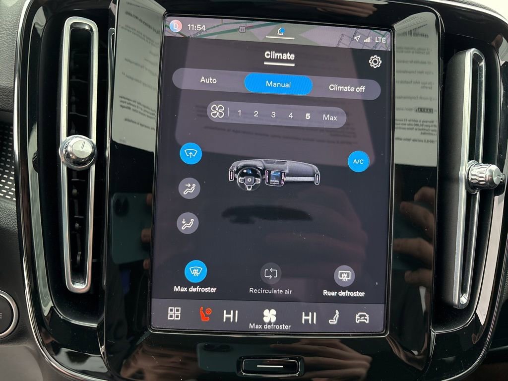 Certified 2023 Volvo XC40 B5 Plus w/ Driver Assist Package image 27