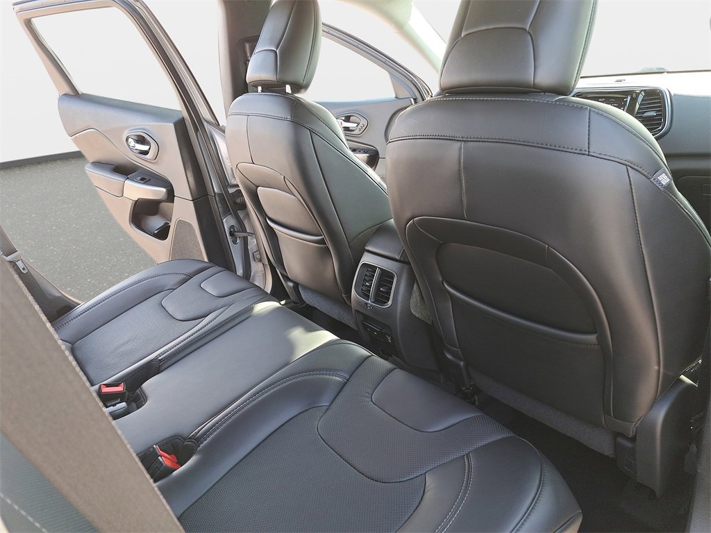 Used 2020 Jeep Cherokee Limited image 12