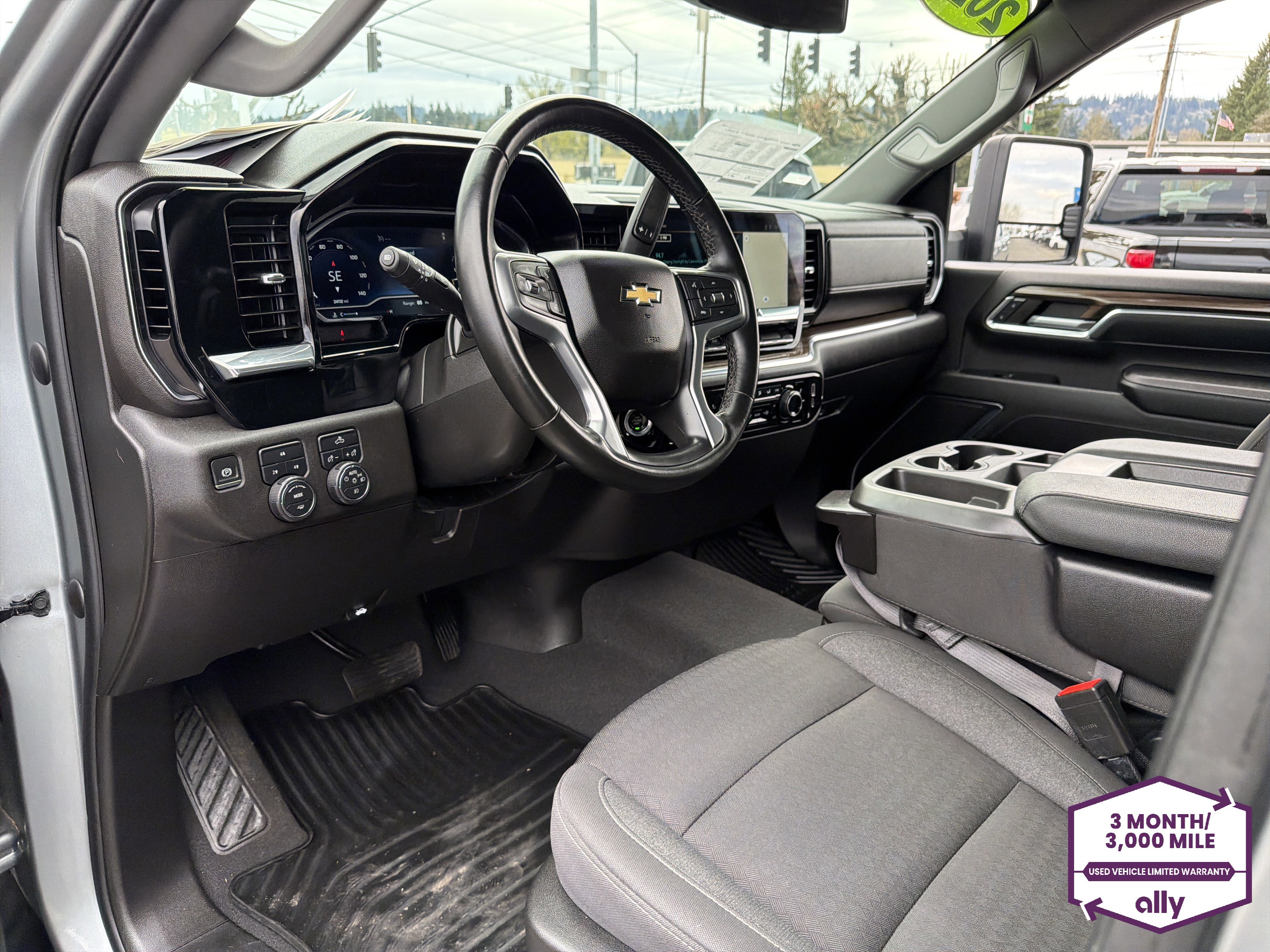 Used 2024 Chevrolet Silverado 2500 LT w/ Convenience Package image 9