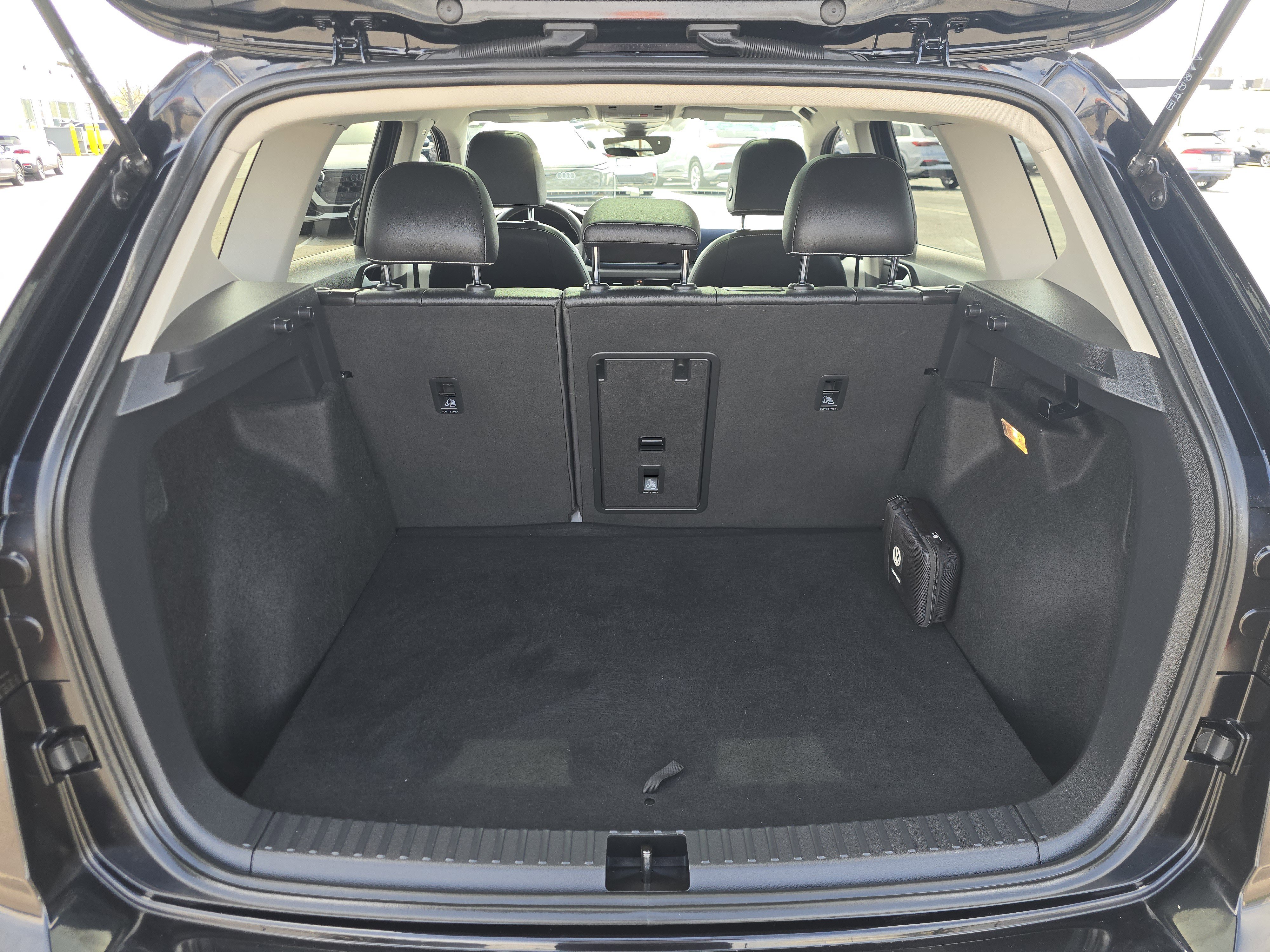 Certified 2023 Volkswagen Taos SE w/ Panoramic Sunroof Package image 17