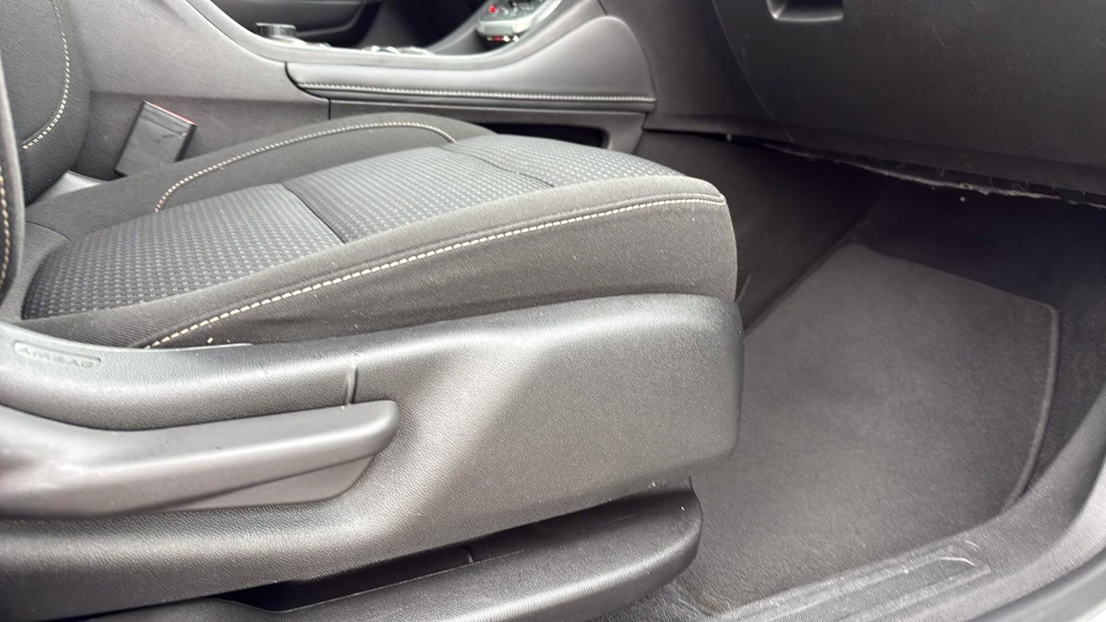 Used 2023 GMC Acadia SLE image 24