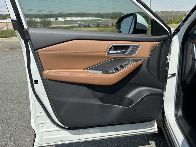 New 2026 Nissan Rogue Platinum image 11