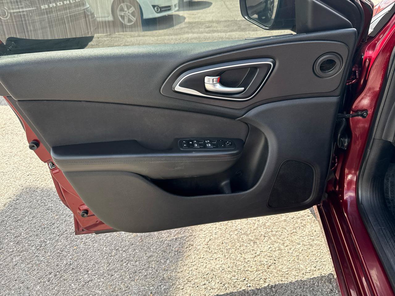 Used 2015 Chrysler 200 Limited w/ Convenience Group FWD image 11