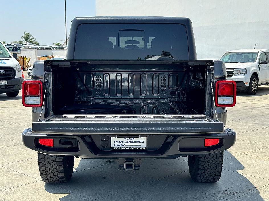 Used 2022 Jeep Gladiator Sport image 15