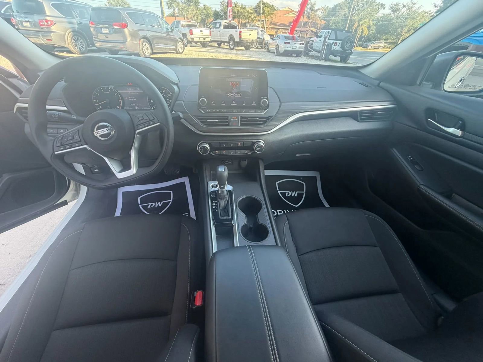 Used 2025 Nissan Altima 2.5 SV FWD image 14