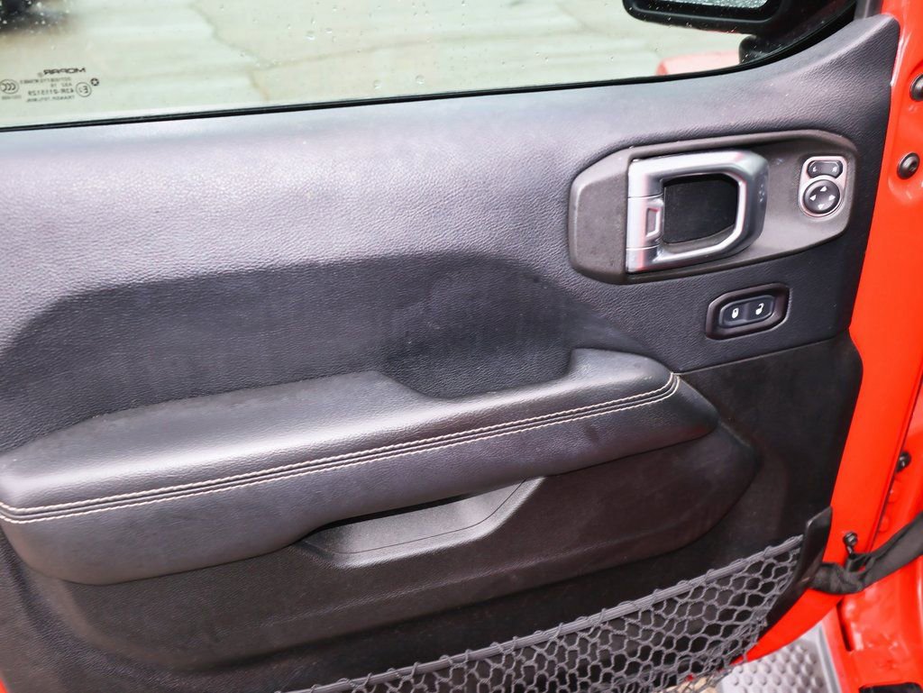 Used 2018 Jeep Wrangler Unlimited Sahara image 11