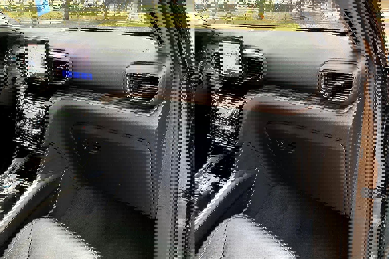 Used 2024 Ford Explorer Limited image 16