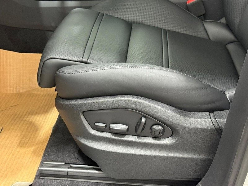 New 2025 Porsche Cayenne E-Hybrid image 24